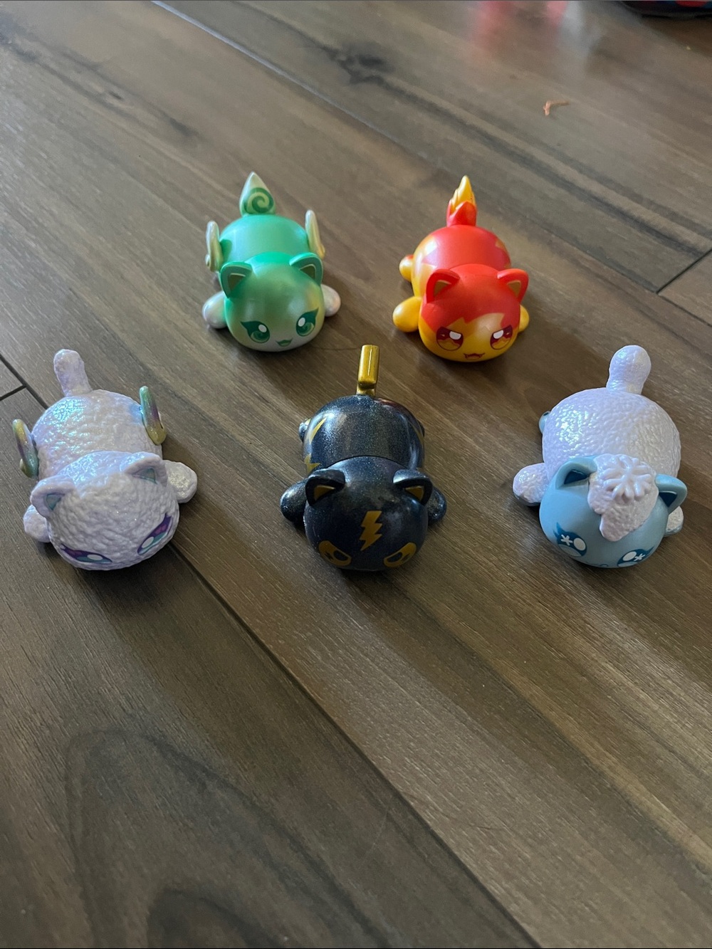 Aphmau MeeMeows Set of 5 Colorful Animal Capsule Toys